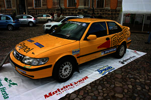 2.6x6meter Komplett Rallypressening med sponsorlogotyper. PVC-väv ca 550gr/kvm. Logotyperna trycks på presseningen. Sponsorlogotyper mailas in till order@dekaltrim.nu . Korrektur ingår i priset.