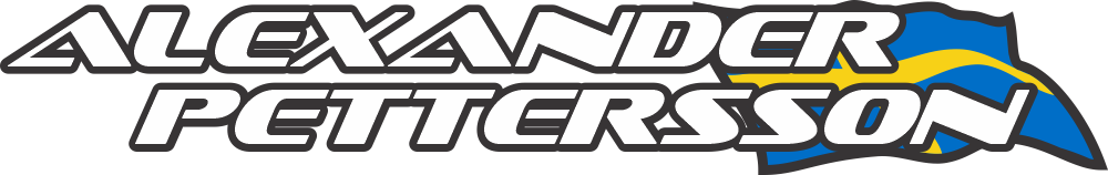 Ett rallynamn med valfri flagga. Konturskuren dekal med vit kontur för tydligt framträdande på rutan. Ange namn och välj storlek och flagga. Dekalerna beställes styckvis.