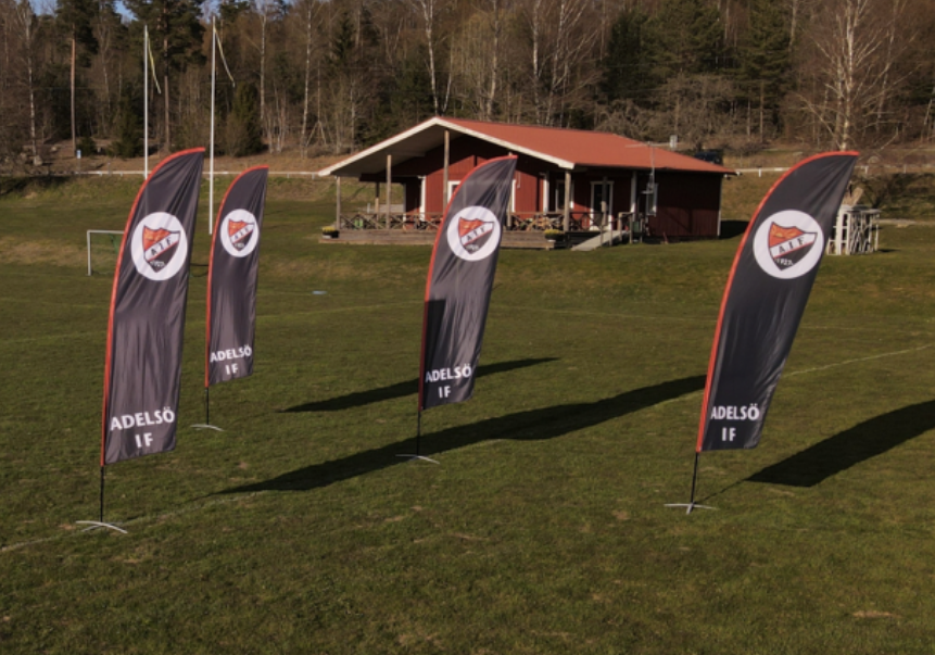Beachflaggor Beachflaggor Kompletta med spröt och jordskruv. Under dokument finns mallar. Om du inte kan rita själv så fixar vi till det inom rimliga gränser.