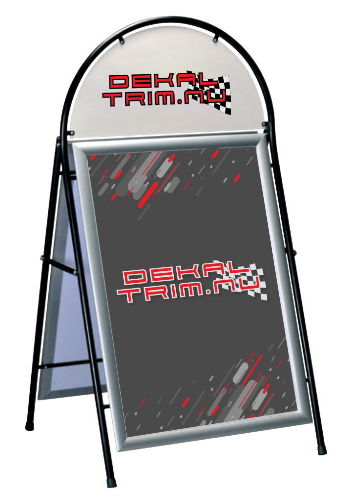 Toppmodellen av s.k. A-ställ. Kraftig rörstomme som gör att ditt ställ står stabilt. Försedd med 2 st. snäppramar för enkelt byte av budskap och som på ett snyggt sätt håller din affisch på plats. Detta ställ bär fram er logotype och ert budskap på ett stilrent sätt. Standardstorlekar är 50 x 70 och 70 x 100. Rörstommen är svart och logoplattan är vit. Valfri standardfärg på ramarna. 
<br>Beställ affisch till din gatupratare <a href="https://www.dekaltrim.nu/Product/21981">här</a>