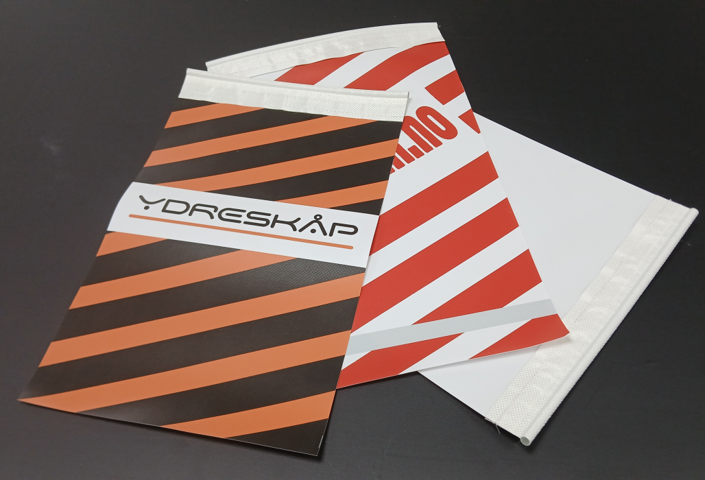 Bakgavelflagga Bakgavelflagga med kederband för montering i kederlist. Storlek 250x400mm