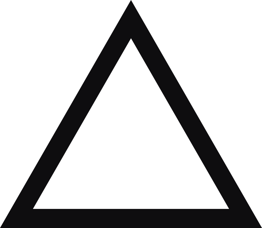 Datorskuren dekal. Tvättråd.
En triangel betyder att all slags blekning går bra.