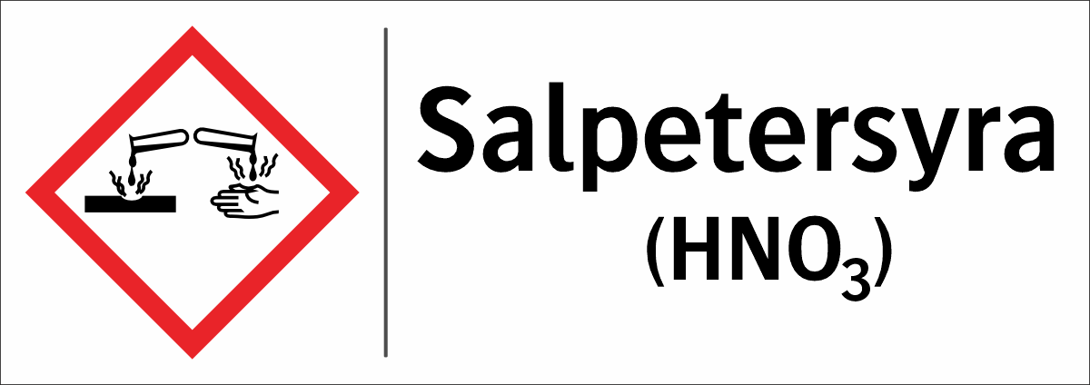 Skylten finns i aluminium (plan), plast, klisterdekal. Storlek 297x105mm