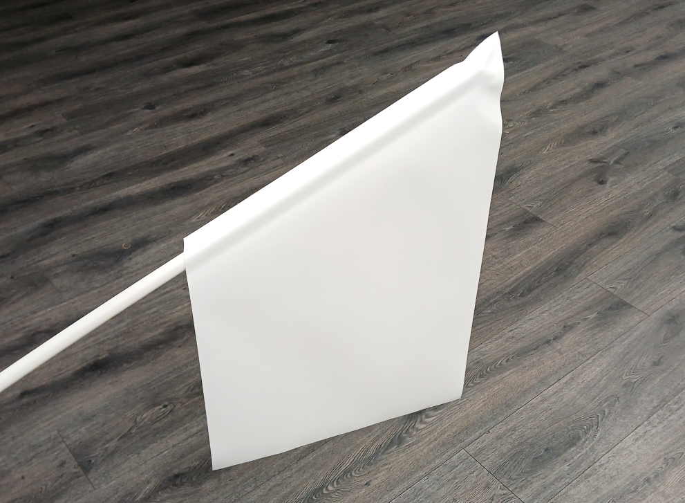 Kioskflagga / Fasadflagga Kioskflagga med kanal för montage på väggfäst flaggstång. Storlek 400x600/400mm

Komplett med väggfäste och flaggpinne.